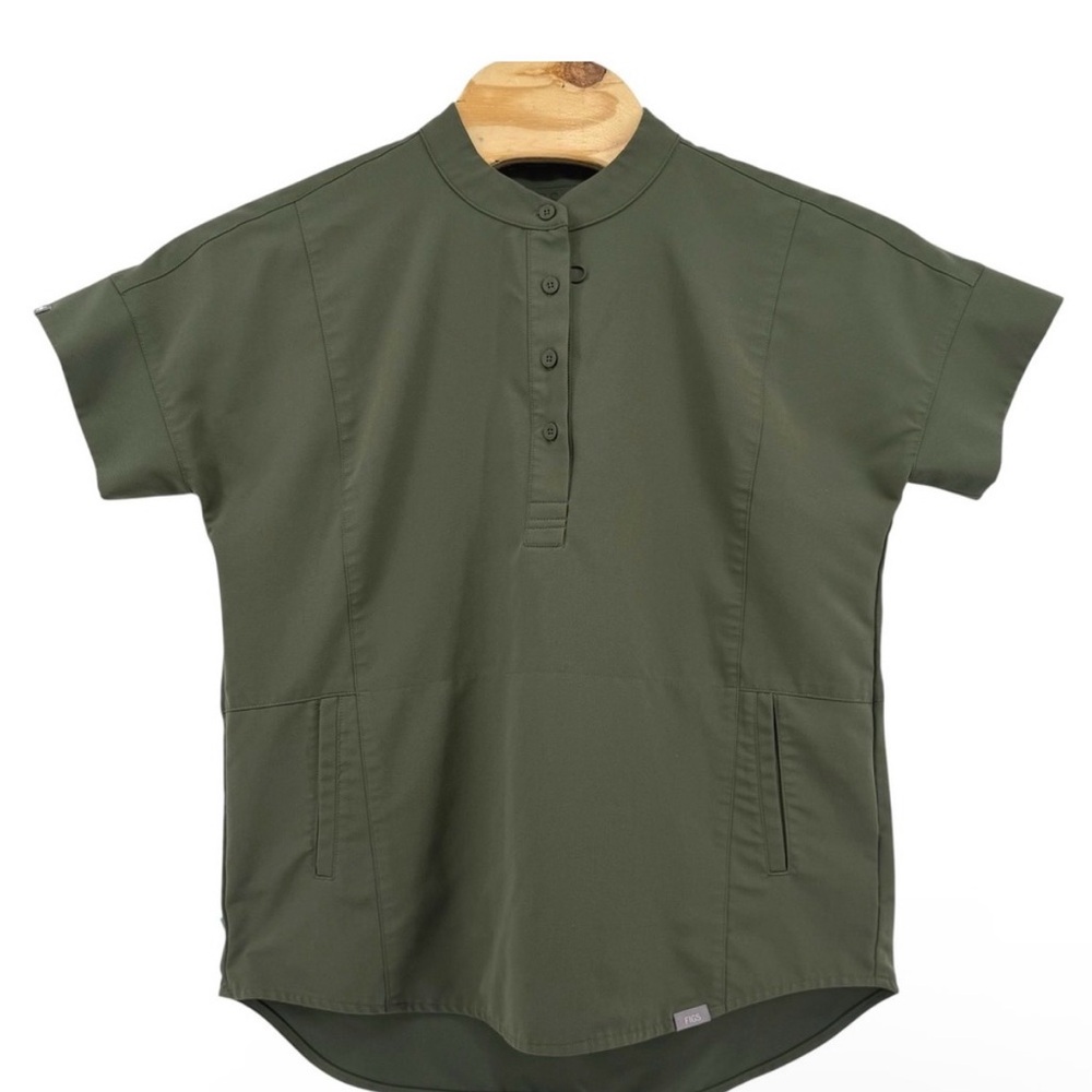 FIGS Technical Collection Manila Olive Moss Green Henley Scrub Top Oversized - Picture 2 of 7